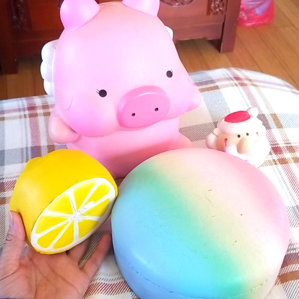 2 big squishy with 2 smaller squishy